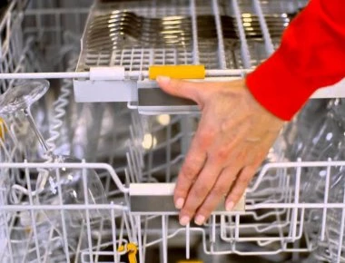 Έτσι θα καθαρίσεις εύκολα το πλυντήριο πιάτων